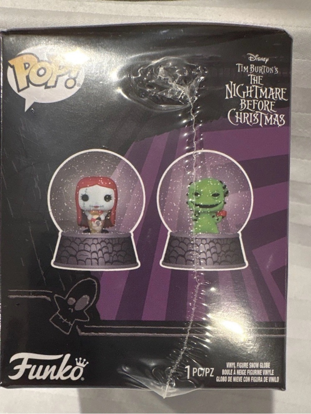 Funko Pop! Oogie Boogie Green with Red Accent Snow Globe - Picture 4 of 6